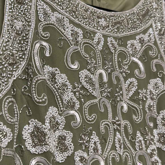 J Kara Women’s Beaded Bodice Sleeveless Chiffon Gown w/ Long Shawl/Scarf Size 10 - Picture 3 of 10